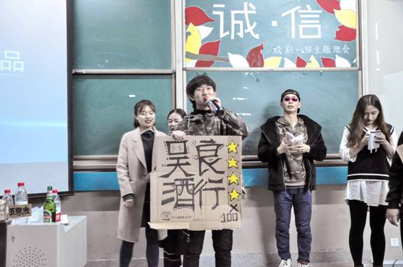 三个人拍情景短剧叫什么,三个人拍情景短剧叫什么名字